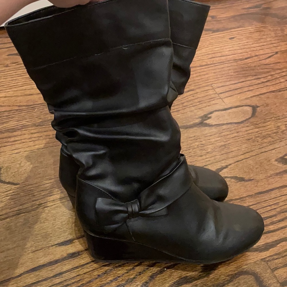 Boot heels with bow